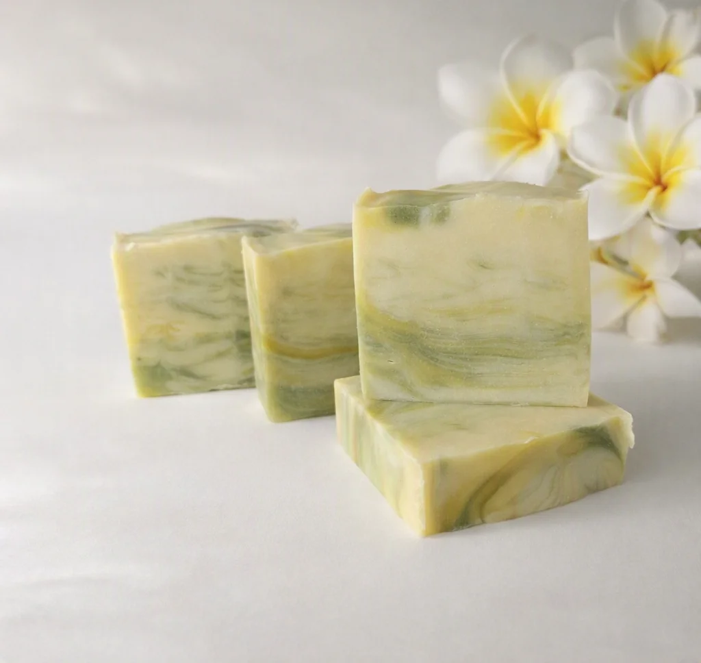Savon en pain parfum plumeria – Lueur & Mousse