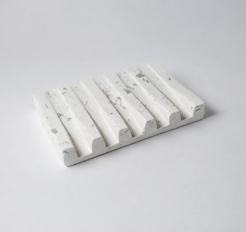 Porte-savon minéral M2 motif terrazzo – Lueur & Mousse